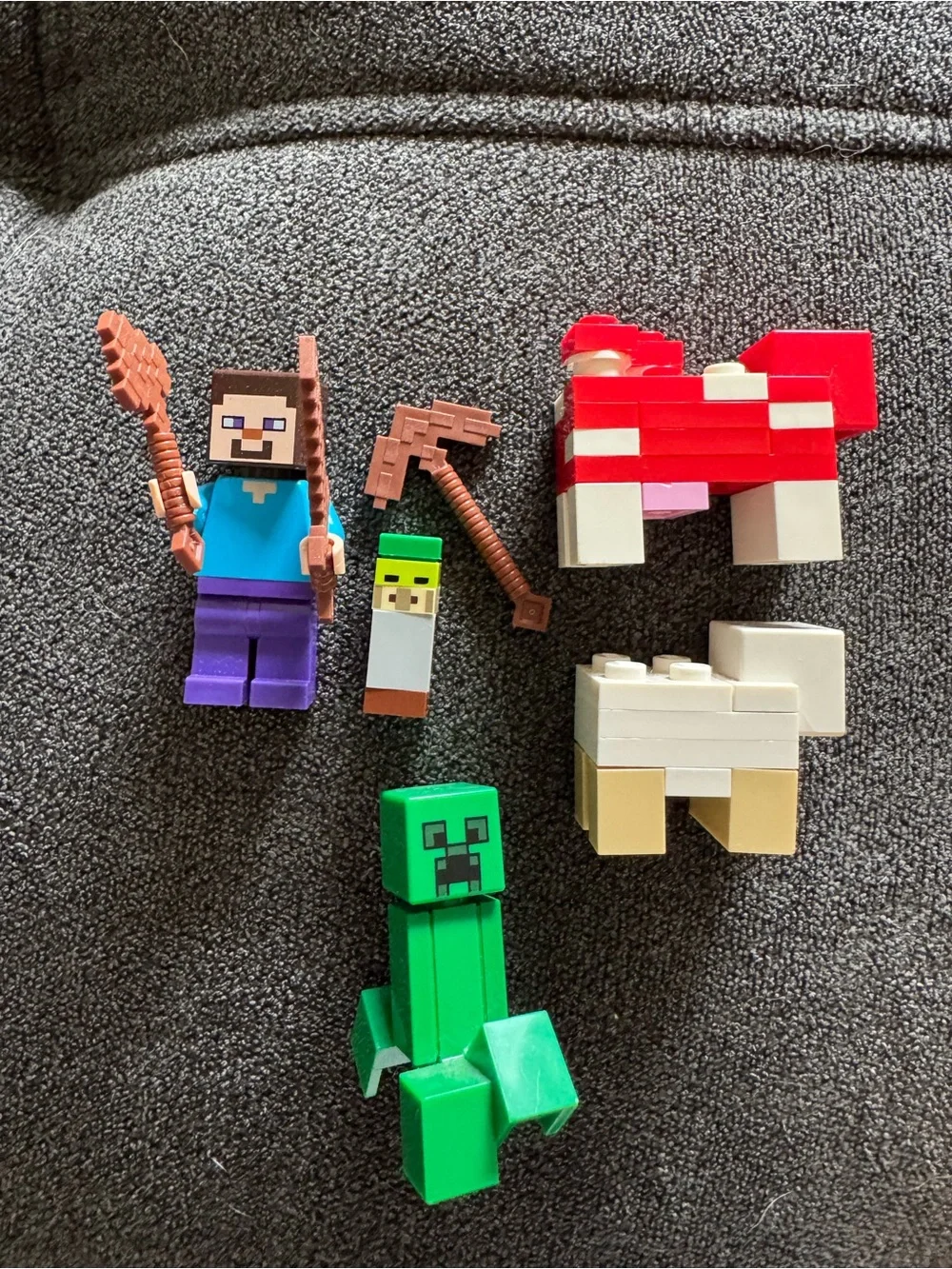 LEGO Minecraft Minifigures Lot Steve, Creeper, Cow, Sheep, Accessories